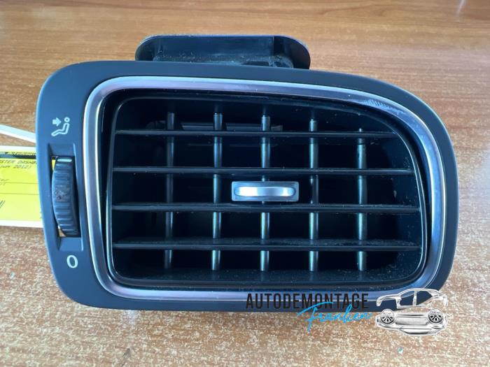 Dashboard vent from a Volkswagen Polo V (6R) 1.2 TSI 2012