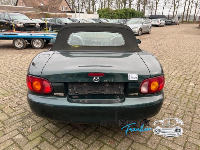 Używane Tylna klapa Mazda MX-5 (NB18/35/8C) 1.6i 16V Cena na żądanie oferowane przez Franken Autodemontage B.V.