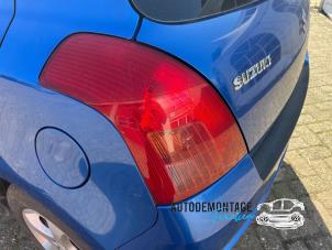 Gebrauchte Rücklicht links Suzuki Swift (ZA/ZC/ZD1/2/3/9) 1.3 VVT 16V Preis auf Anfrage angeboten von Franken Autodemontage B.V.
