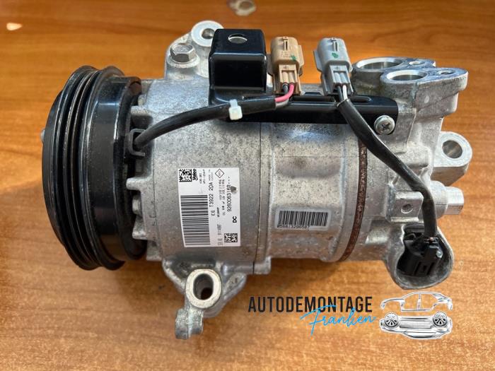 Usagé Pompe clim Renault Twingo III (AH) 1.0 SCe 75 12V Prix € 170,00 Règlement à la marge proposé par Franken Autodemontage B.V.