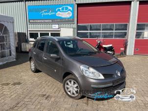 Used Rear-wheel drive axle Renault Clio III Estate/Grandtour (KR) 1.5 dCi 85 Price on request offered by Franken Autodemontage B.V.