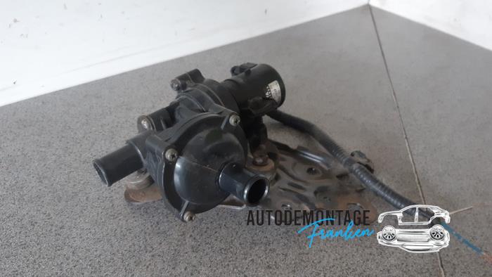 Begagnade Extra vattenpump Toyota Prius (NHW11L) 1.5 16V Pris € 50,00 Marginaltabell erbjuds av Franken Autodemontage B.V.