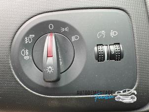 Używane Przelacznik swiatel Seat Ibiza IV (6J5) 1.4 16V Cena na żądanie oferowane przez Franken Autodemontage B.V.