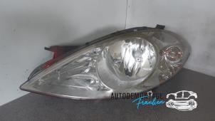 Used Headlight, left Mercedes A (W169) 2.0 A-180 CDI 16V 3-Drs. Price on request offered by Franken Autodemontage B.V.