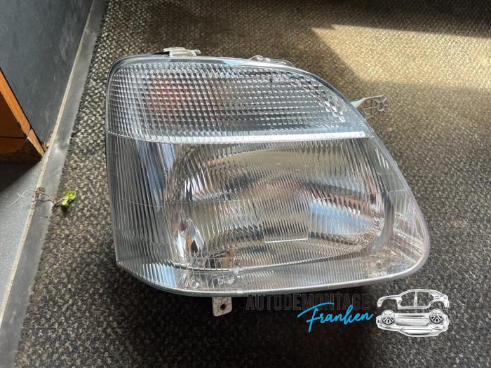 Używane Reflektor prawy Opel Agila (A) 1.2 16V Cena € 35,00 Procedura marży oferowane przez Franken Autodemontage B.V.
