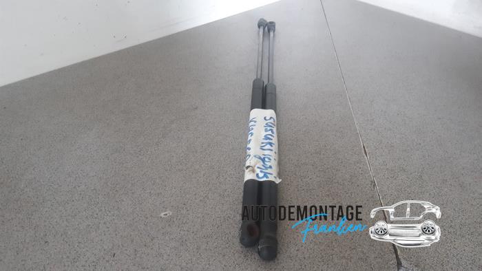 Set of tailgate gas struts from a Suzuki New Ignis (MH) 1.5 16V 2005