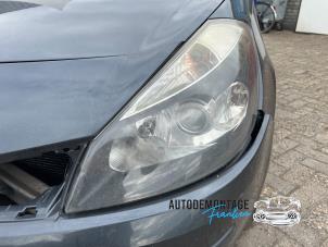 Used Headlight, left Renault Clio III (BR/CR) 1.5 dCi 70 Price on request offered by Franken Autodemontage B.V.