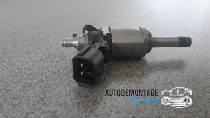 Usagé Injecteur (injection essence) Renault Captur I (2R) 1.2 TCE 16V EDC Prix € 40,00 Règlement à la marge proposé par Franken Autodemontage B.V.