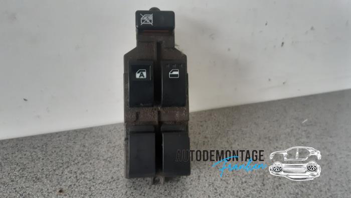 Usados Interruptor de ventanilla eléctrica Daihatsu Cuore (L251/271/276) 1.0 12V DVVT Precio € 35,00 Norma de margen ofrecido por Franken Autodemontage B.V.