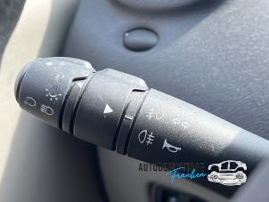 Usados Interruptor de indicador de dirección Renault Twingo II (CN) 1.2 16V Precio de solicitud ofrecido por Franken Autodemontage B.V.