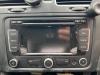 Reproductor de CD y radio de un Volkswagen Golf VI (5K1) 1.6 TDI 16V 2010
