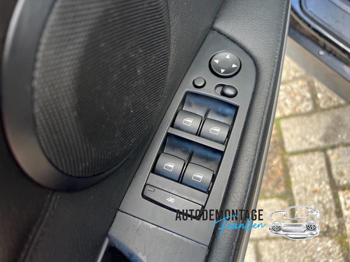 Electric window switch from a BMW 3 serie (E90) 330d 24V 2007