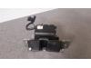Tailgate lock mechanism from a Mitsubishi Colt (Z2/Z3), 2004 / 2012 1.3 16V, Hatchback, Petrol, 1.332cc, 70kW (95pk), FWD, 4A90; 135930, 2004-06 / 2012-06, Z23; Z24; Z25; Z33; Z34; Z35 2004