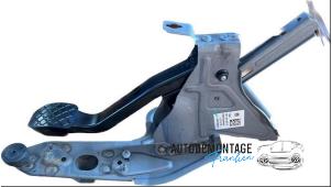 Used Brake pedal Volkswagen Transporter T6 2.0 TSI Price on request offered by Franken Autodemontage B.V.