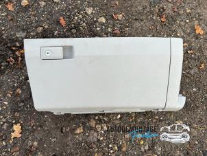 Begagnade Handskfack Volkswagen Transporter T6 2.0 TSI Pris på förfrågan erbjuds av Franken Autodemontage B.V.
