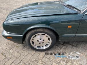 Used Front wing, left Jaguar XJ6 (X300) 4.0 24V Price on request offered by Franken Autodemontage B.V.