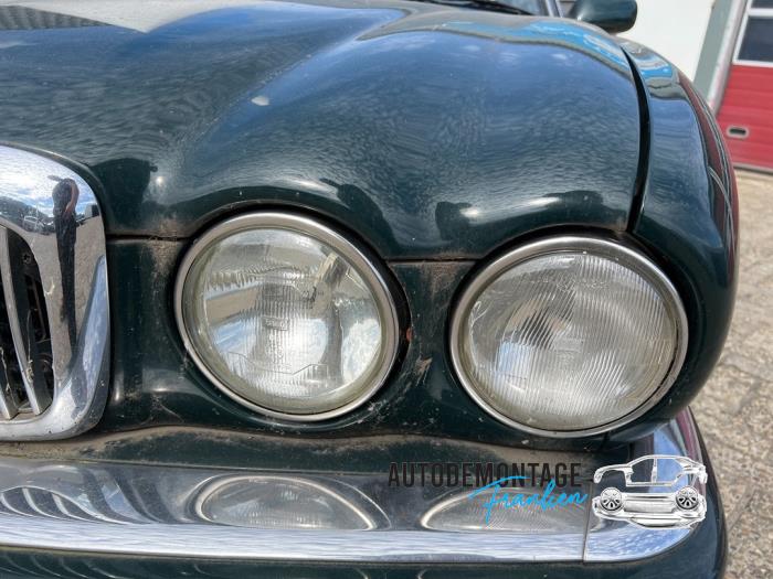 Headlight, left from a Jaguar XJ6 (X300) 4.0 24V 1996