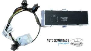 Usados Luz de control de airbag Toyota Aygo (B40) 1.0 12V VVT-i Precio de solicitud ofrecido por Franken Autodemontage B.V.