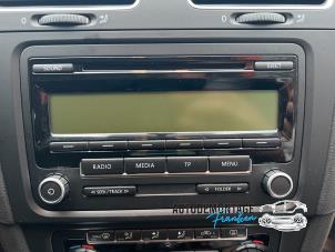 Używane Radioodtwarzacz CD Volkswagen Golf VI (5K1) 2.0 TDI 16V Cena na żądanie oferowane przez Franken Autodemontage B.V.