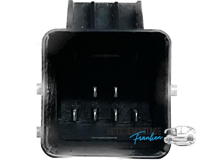 Glow plug relay from a Peugeot Boxer (U9) 2.2 HDi 100 Euro 4 2011