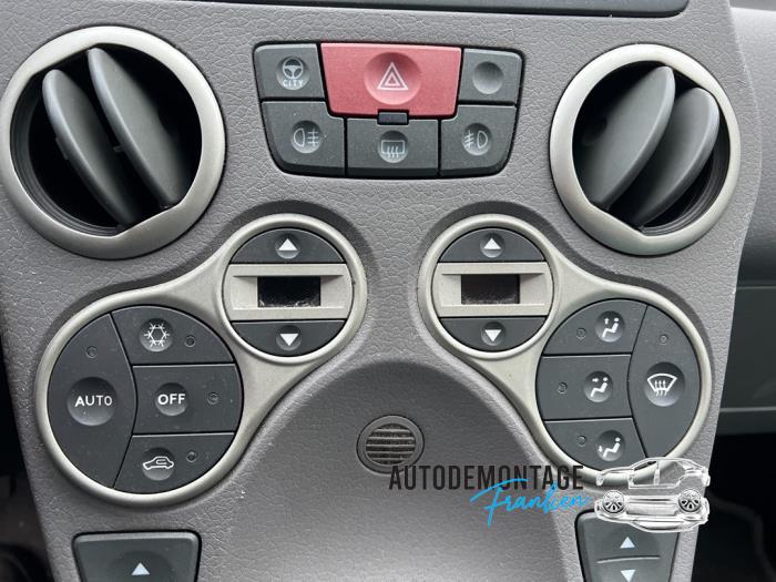 Heater control panel from a Fiat Panda (169) 1.2 Fire 2004