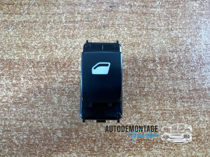 Usados Interruptor de ventanilla eléctrica Citroen Berlingo 1.6 VTi 95 16V Precio € 10,00 Norma de margen ofrecido por Franken Autodemontage B.V.