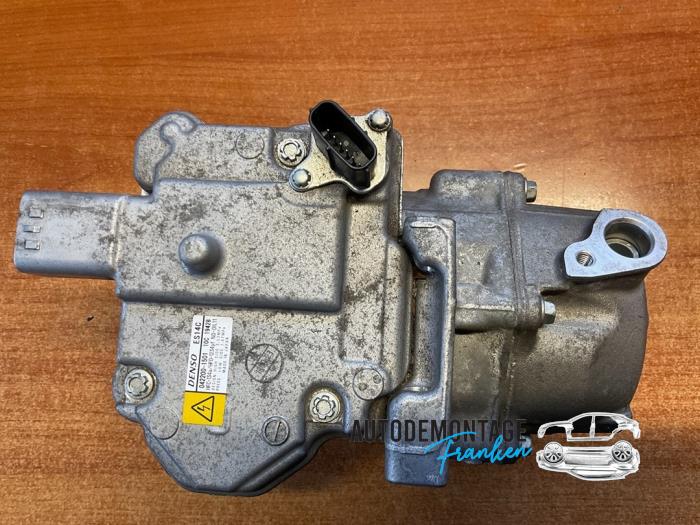 Air conditioning pump from a Toyota Yaris III (P13) 1.5 16V Hybrid 2020