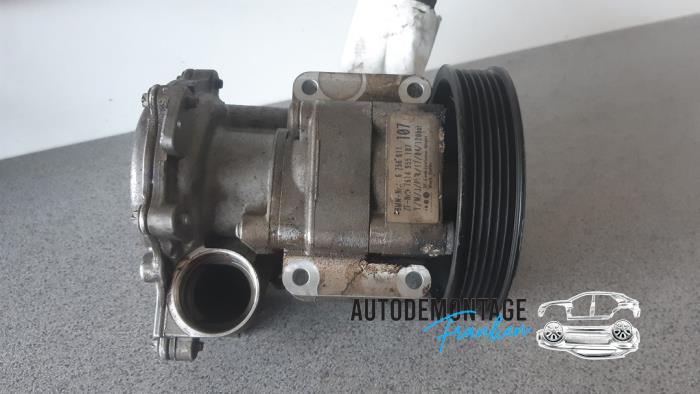 Power steering pump from a BMW 3 serie (E46/4) 318i 16V 2004