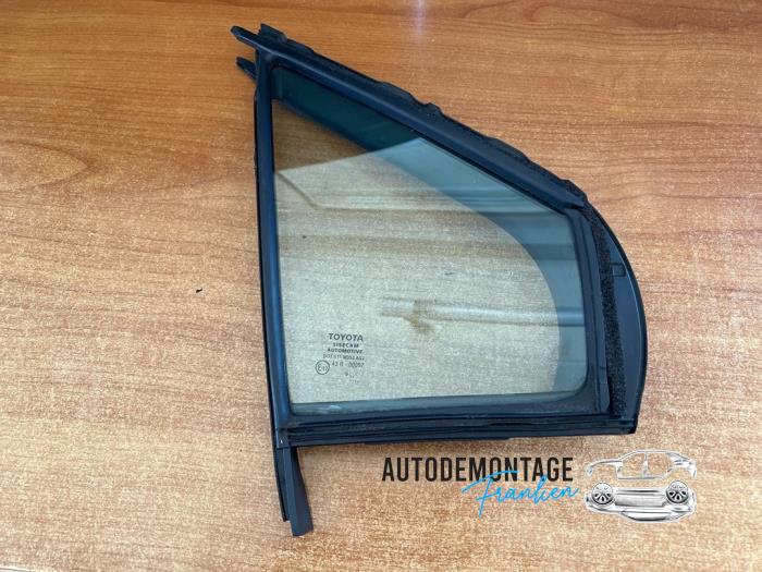Usados Ventanilla triangular derecha delante Toyota Yaris III (P13) 1.5 16V Hybrid Precio € 30,00 Norma de margen ofrecido por Franken Autodemontage B.V.