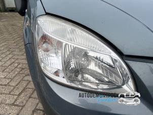 Used Headlight, right Kia Rio II (DE) 1.4 16V Price on request offered by Franken Autodemontage B.V.