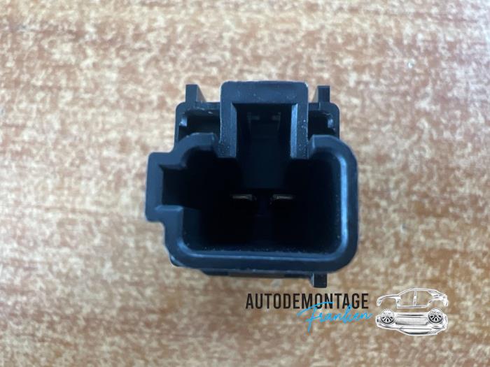 Pressure switch from a Toyota Yaris III (P13) 1.5 16V Hybrid 2020