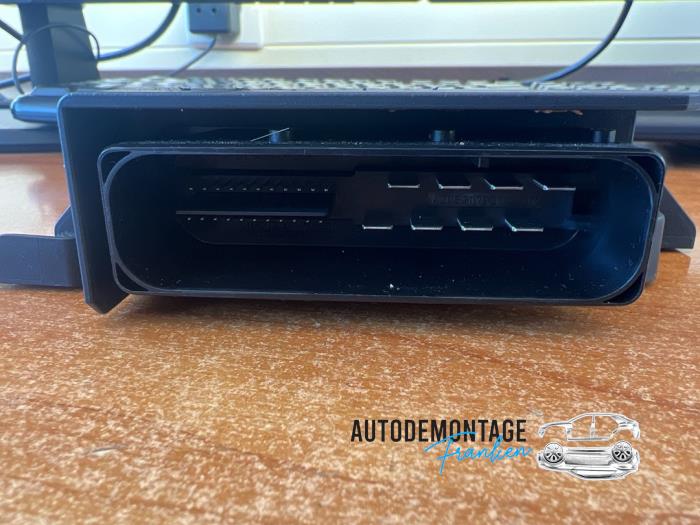 Parking brake module Volkswagen Passat 2.0 TDI 16V 140 3C0907801J TRW