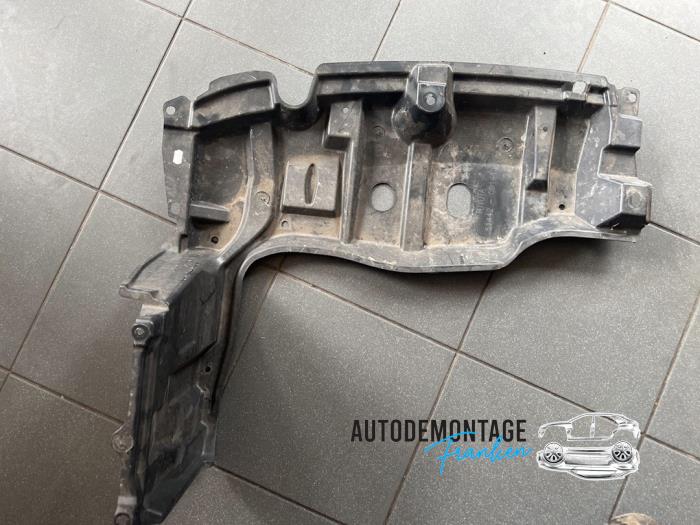 Engine cover Toyota Yaris III 1.5 16V Hybrid 514420D141 1NZFXE