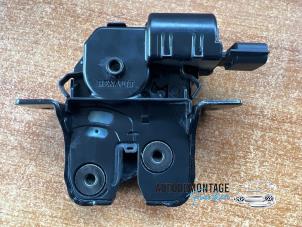 Used Tailgate lock mechanism Renault Clio IV (5R) 1.5 Energy dCi 90 FAP Price on request offered by Franken Autodemontage B.V.