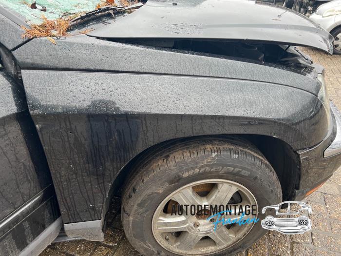 Używane Blotnik prawy przód Chrysler Pacifica 3.5 V6 24V Cena na żądanie oferowane przez Franken Autodemontage B.V.