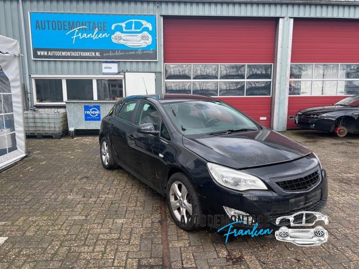 Usagé Dynamo Opel Astra J (PC6/PD6/PE6/PF6) 1.7 CDTi 16V 110 Prix sur demande proposé par Franken Autodemontage B.V.