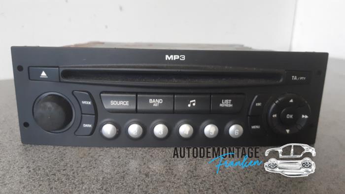 Radio CD player from a Peugeot 207 SW (WE/WU) 1.4 16V Vti 2008