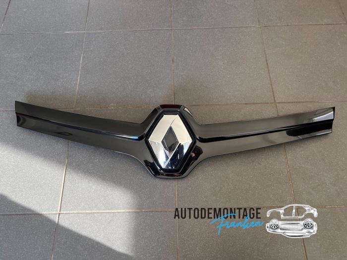 Używane Grill Renault Twingo II (CN) 1.2 16V Cena € 35,00 Procedura marży oferowane przez Franken Autodemontage B.V.