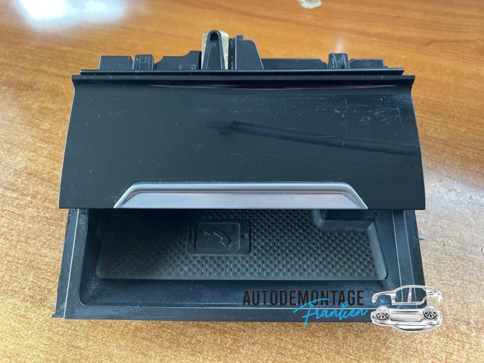 Gebrauchte Ablagefach Volkswagen Passat Variant (3G5) 2.0 TDI 16V 150 Preis € 30,00 Margenregelung angeboten von Franken Autodemontage B.V.