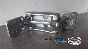 Gebrauchte Scharnier Tür rechts hinten Mercedes Sprinter 3,5t (906.73) 313 CDI 16V Preis € 50,00 Margenregelung angeboten von Franken Autodemontage B.V.