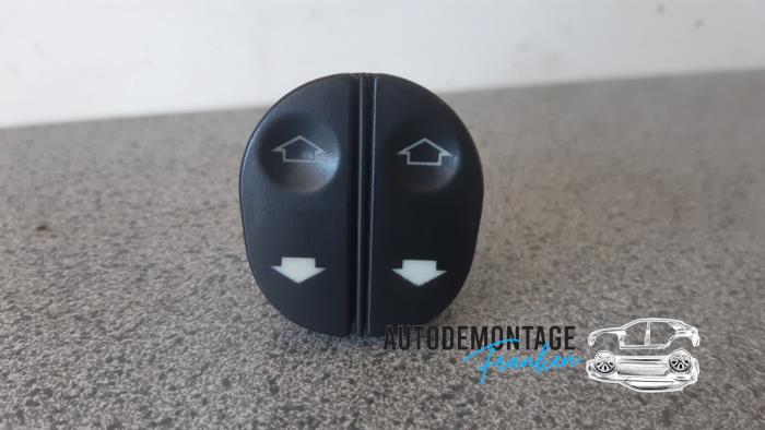 Usados Interruptor de ventanilla eléctrica Ford Transit Connect 1.8 TDCi 90 Precio € 15,00 Norma de margen ofrecido por Franken Autodemontage B.V.