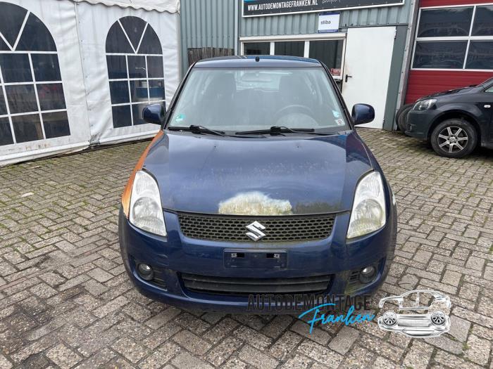 Scheinwerfer links van een Suzuki Swift (ZA/ZC/ZD1/2/3/9) 1.3 VVT 16V 2007