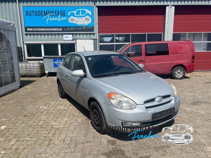 Begagnade Underram Hyundai Accent 1.4i 16V Pris på förfrågan erbjuds av Franken Autodemontage B.V.