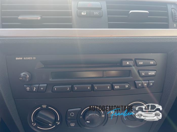 Radio CD player from a BMW 3 serie (E90) 320d 16V 2006