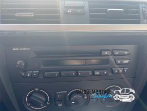 Używane Radioodtwarzacz CD BMW 3 serie (E90) 320d 16V Cena na żądanie oferowane przez Franken Autodemontage B.V.