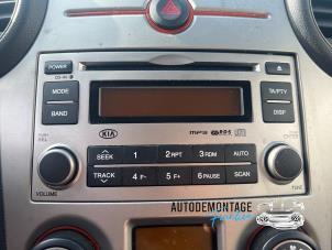 Used Radio CD player Kia Carens III (FG) 2.0 CRDI VGT 16V Price on request offered by Franken Autodemontage B.V.