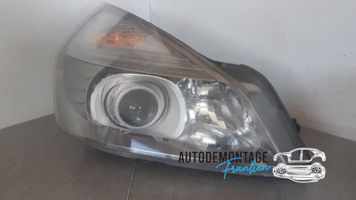 Używane Reflektor prawy Renault Espace (JK) 2.0 dCi 16V 150 FAP Cena € 200,00 Procedura marży oferowane przez Franken Autodemontage B.V.