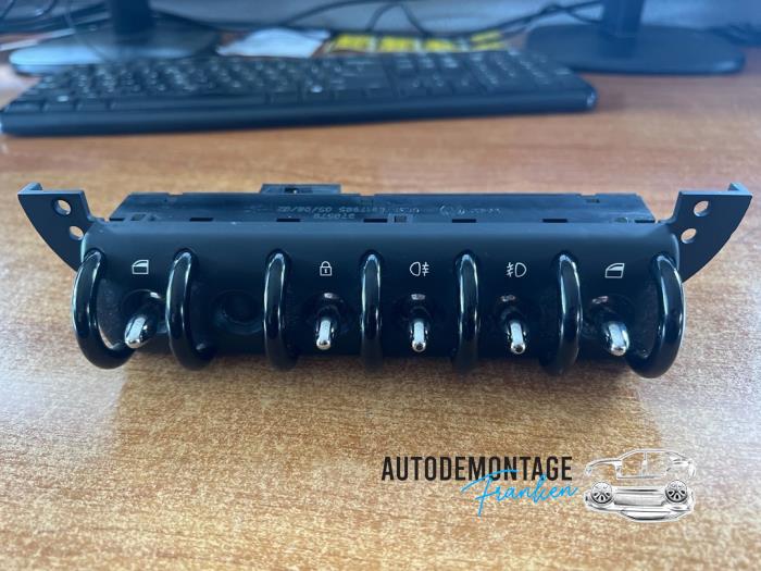 Begagnade Instrumentpanel BMW Mini (R50/53) 1.6 16V One Pris € 30,00 Marginaltabell erbjuds av Franken Autodemontage B.V.