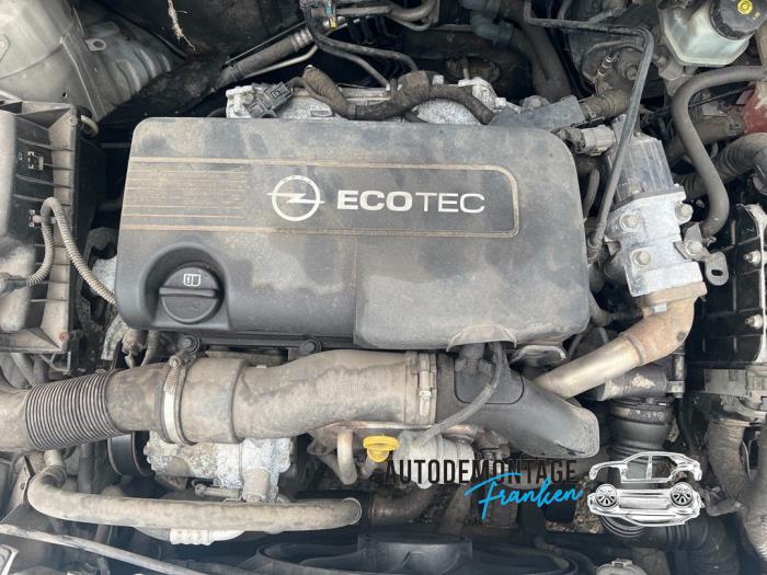 Engine from a Opel Astra J (PC6/PD6/PE6/PF6) 1.7 CDTi 16V 110 2010