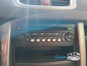 Używane Radioodtwarzacz CD Peugeot 207/207+ (WA/WC/WM) 1.4 HDi Cena na żądanie oferowane przez Franken Autodemontage B.V.